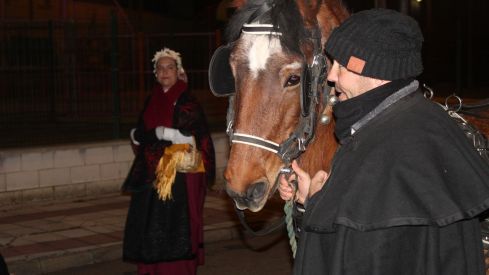 La Vieya'l Monte recorre las calles de Trobajo del Camino | Isaac Llamazares