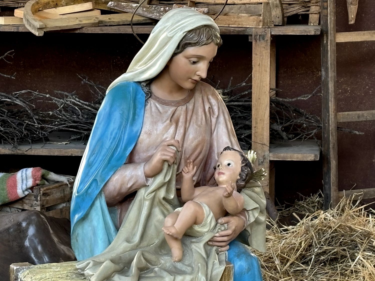 Restaurada la cabeza del niño Jesús del Belén instalado en el centro de León 