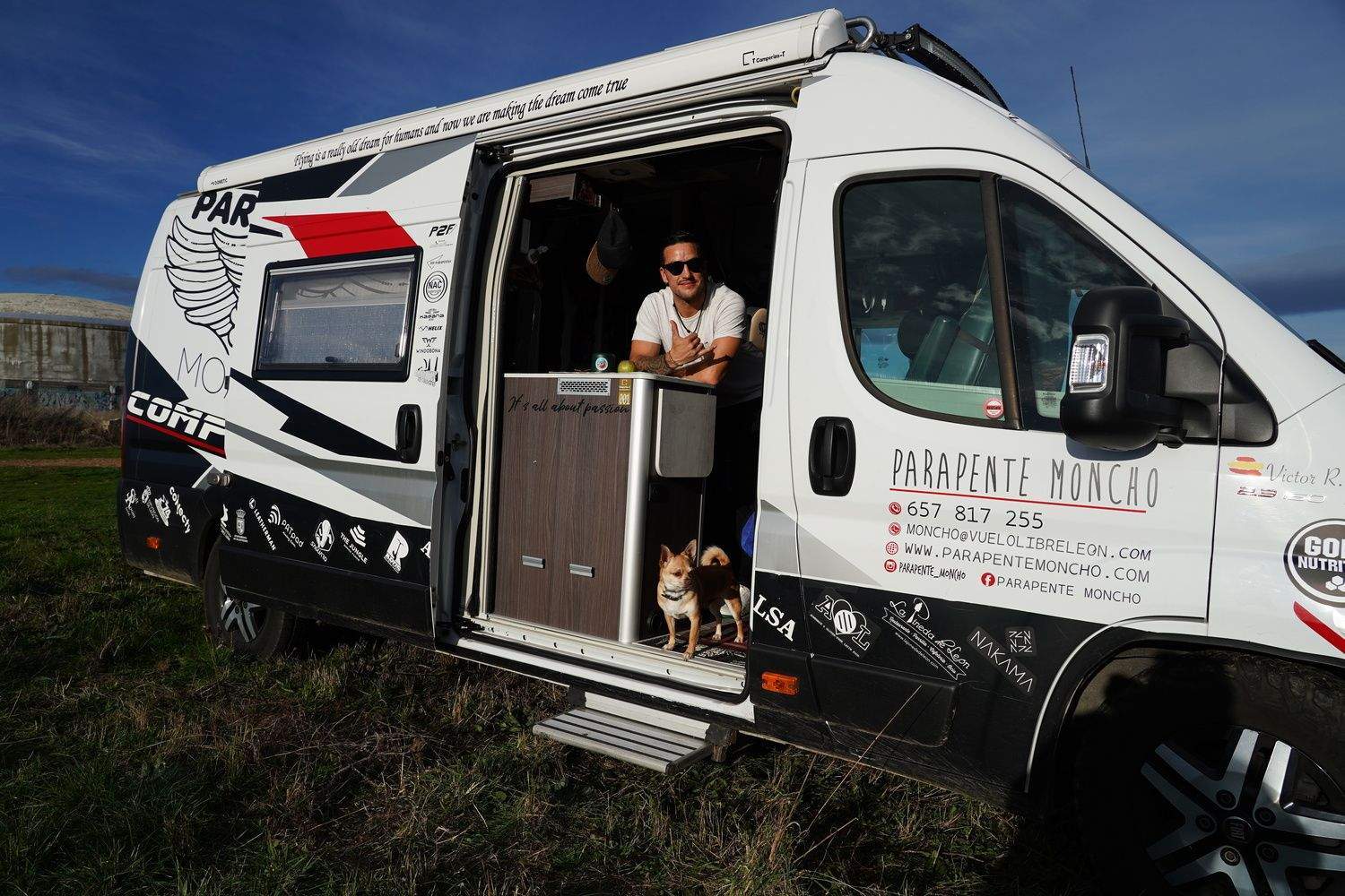 El parapentista leonés Víctor Rodríguez, Moncho, cumple dos décadas del inicio de su carrera deportiva | Campillo / ICAL El parapentista leonés Víctor Rodríguez, Moncho, cumple dos décadas del inicio de su carrera deportiva | Campillo / ICAL