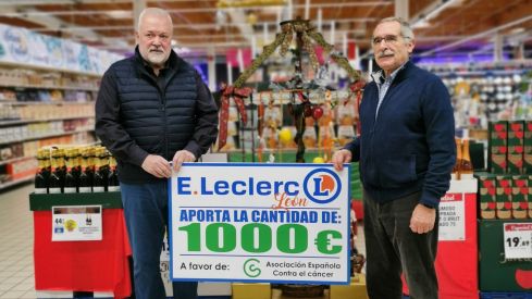 E.Leclec dona 1.000 euros la Asociación Española Contra el Cáncer en León con motivo de las fiestas de Navidad