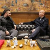 El alcalde de León recibe al director de cine Néstor López, nominado a los Goya por el cortometraje 'Semillas de Kivu' | Peio García (ICAL)