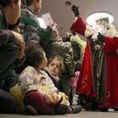  Recibimiento a los Reyes Magos de Oriente en la estación de tren de León | Peio García / ICAL