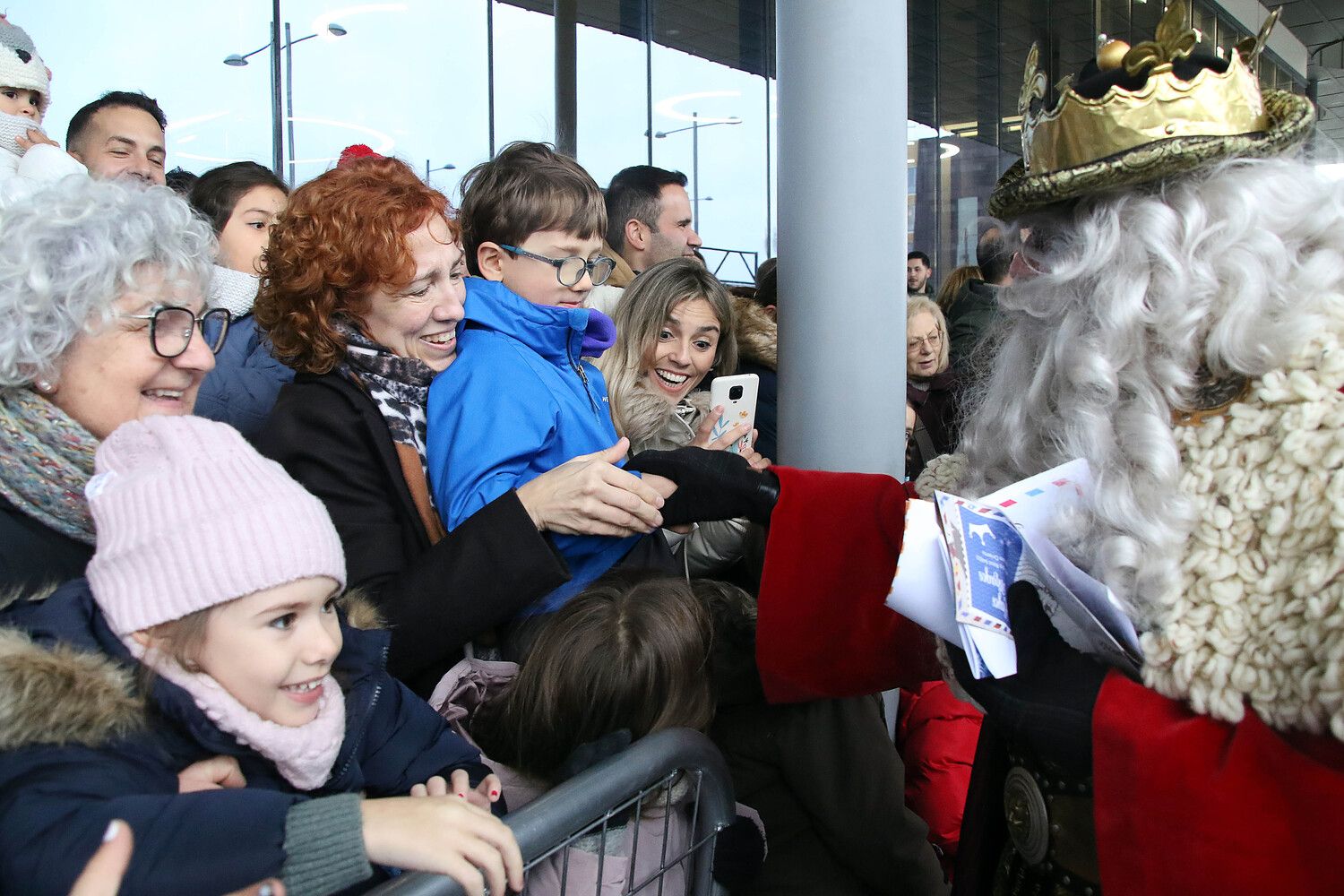  Recibimiento a los Reyes Magos de Oriente en la estación de tren de León | Peio García / ICAL