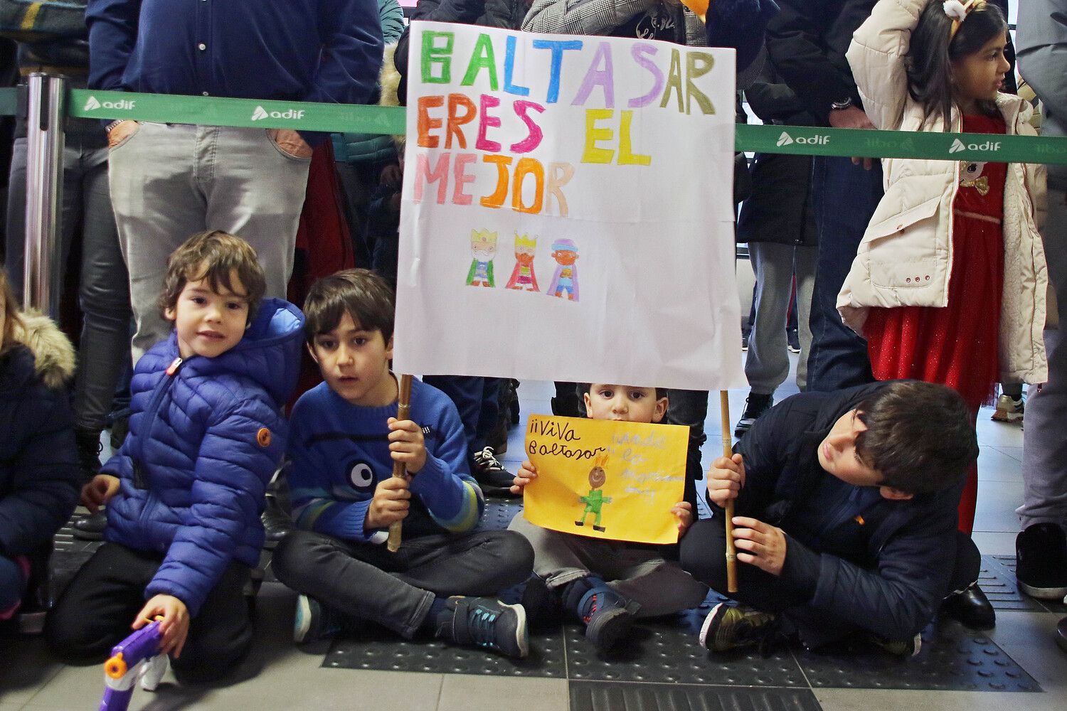 Recibimiento a los Reyes Magos de Oriente en la estación de tren de León | Peio García / ICAL