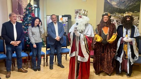 El presidente de la Diputación de León finaliza las visitas navideñas en la residencia Santa Luisa