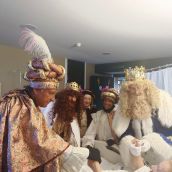 Los Reyes Magos hacen las delicias de niños y mayores en el Hospital Universitario de León