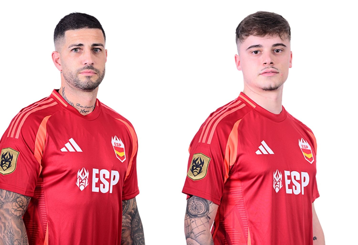 (I a D) El exculturalista Aridai Cabrera y el leonés Cristian Ubón con la camiseta de la selección española para el Mundial de la Kings League | Kings League