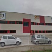 Un incendio en una fábrica de Riego de la Vega (León) deja nueve afectados por inhalación de humo