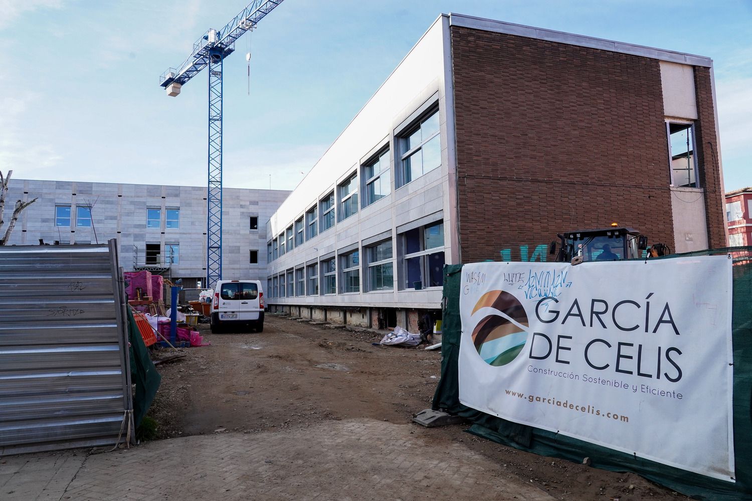 El consejero de Sanidad visita las obras del centro de salud de Pinilla, en San Andrés del Rabanedo | Campillo / ICAL