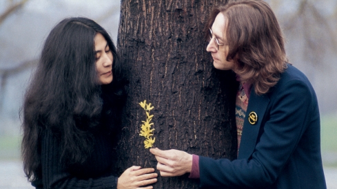 Yoko Ono y John Lennon | @yokoono