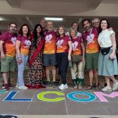 Grupo de leoneses que participó en una carrera solidaria de la Fundación Vicente Ferrer en India