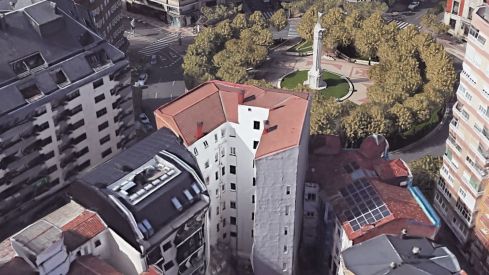 Investigan la muerte de una mujer que se precipitó hacia el patio de luces de un edificio en La Inmaculada