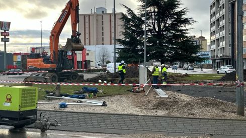 Aguas de León asegura que el suministro de agua "se ha restablecido" en la zona afectada por el reventón