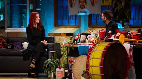 La astronauta y bióloga molecular Sara García conquista La Revueta con cecina de León