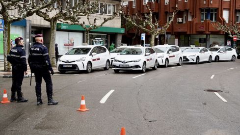 Los taxis se detienen en León por las "prácticas abusivas" de los seguros | Campillo / ICAL