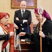 El alcalde de León, José Antonio Diez, preside la celebración del acto de Las Águedas. En la imagen, la Águeda Mayor, Maria del Mar Ibañez, el alcalde y la Águeda de Honor, Nuria González | Campillo / ICAL