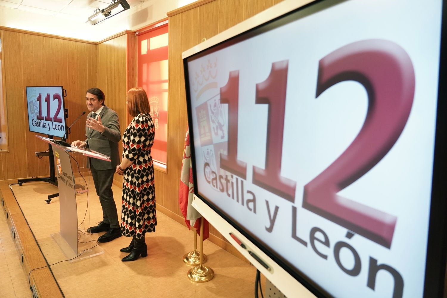 El consejero de Medio Ambiente, Vivienda y Ordenación del Territorio, Juan Carlos Suárez-Quiñones, presenta el balance del Servicio de Emergencias 112 en Castilla y León con motivo de la celebración del Día Europeo del 112 | Rubén Cacho / ICAL El consejero de Medio Ambiente, Vivienda y Ordenación del Territorio, Juan Carlos Suárez-Quiñones, presenta el balance del Servicio de Emergencias 112 en Castilla y León con motivo de la celebración del Día Europeo del 112 | Rubén Cacho / ICAL
