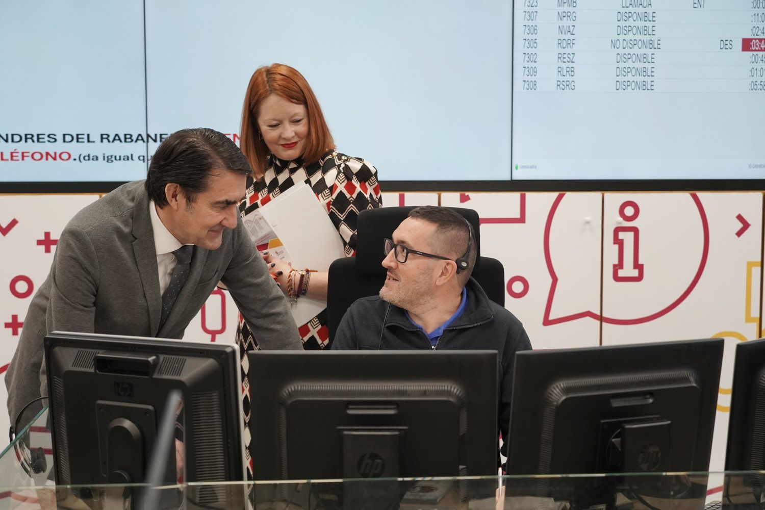 El consejero de Medio Ambiente, Vivienda y Ordenación del Territorio, Juan Carlos Suárez-Quiñones, presenta el balance del Servicio de Emergencias 112 en Castilla y León con motivo de la celebración del Día Europeo del 112 | Rubén Cacho / ICAL El consejero de Medio Ambiente, Vivienda y Ordenación del Territorio, Juan Carlos Suárez-Quiñones, presenta el balance del Servicio de Emergencias 112 en Castilla y León con motivo de la celebración del Día Europeo del 112 | Rubén Cacho / ICAL