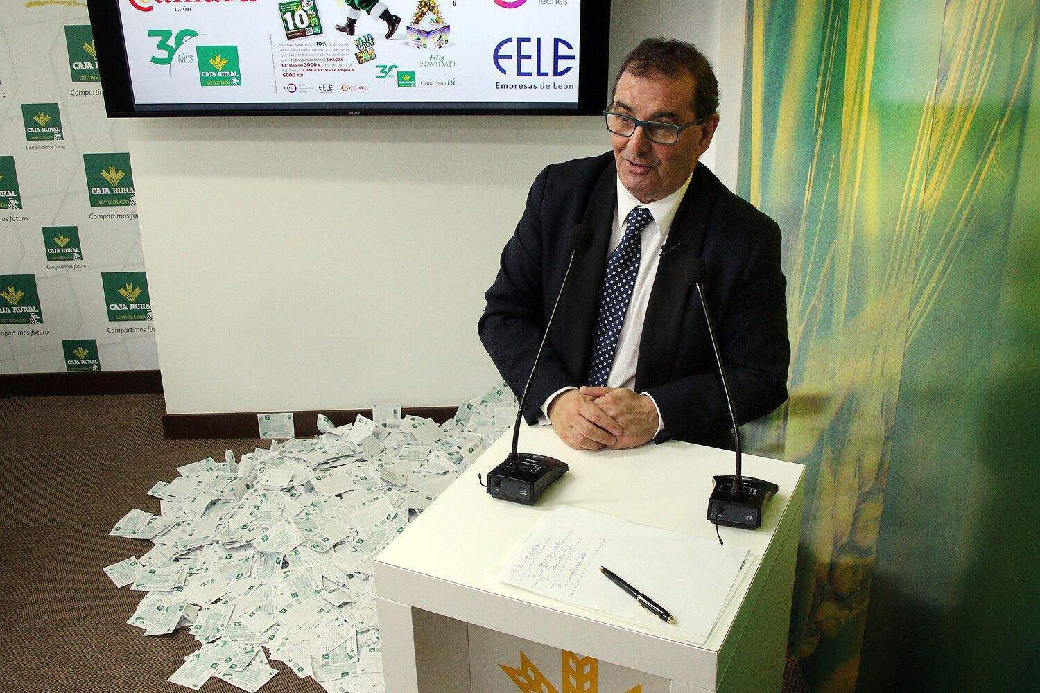 Caja Rural sortea ante notario las pagas extra de su campaña navideña en la provincia de León | Peio García / ICAL 