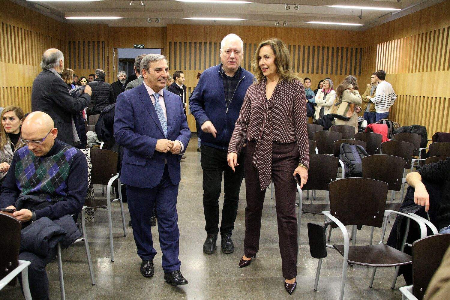 El consejero de Movilidad y Transformación Digital, José Luis Sanz Merino, con Hilde Pérez, directora del Centro de Supercomputación de Castilla y León | Peio García / ICAL El consejero de Movilidad y Transformación Digital, José Luis Sanz Merino, con Hilde Pérez, directora del Centro de Supercomputación de Castilla y León | Peio García / ICAL