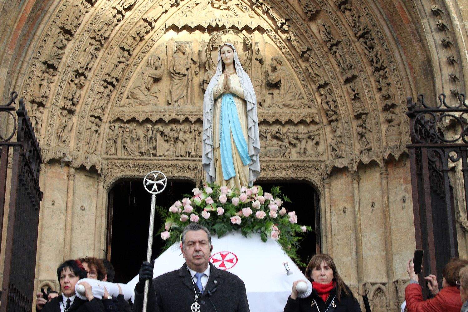 Procesión de antorchas de la Hospitalidad de Nuestra Señora de Lourdes en León | Peio García / ICAL