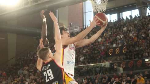 España se luce ante Bélgica en León | José Martín