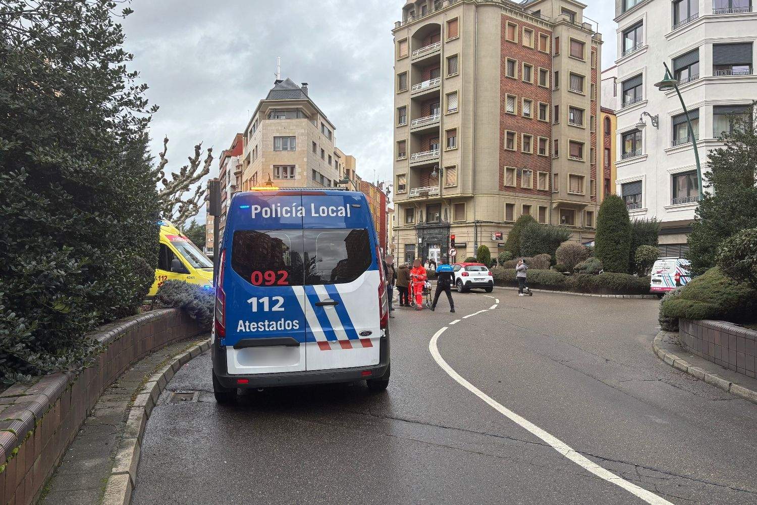 Furgón de atestados de la Policía Local en el lugar del suceso Furgón de atestados de la Policía Local en el lugar del suceso