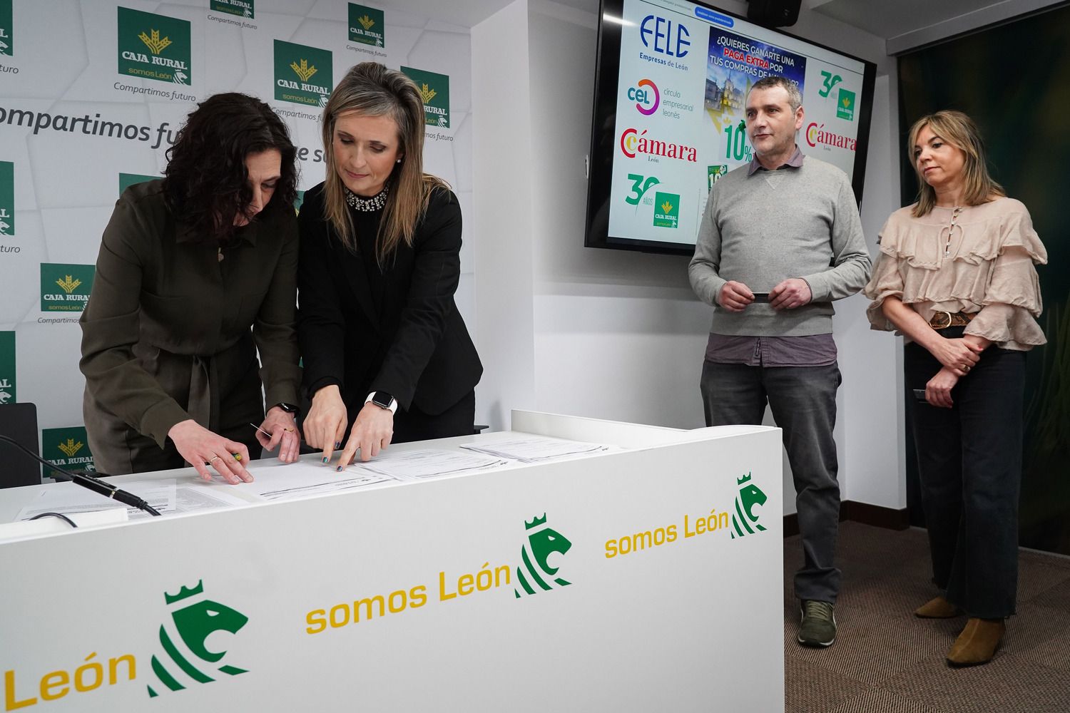 Caja Rural entrega las pagas extra de su campaña de Navidad | Campillo / ICAL