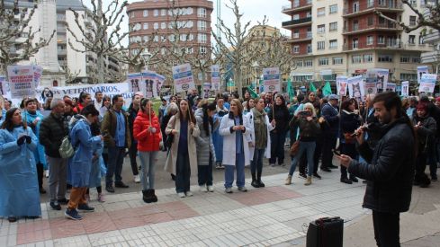Concentración de los veterinarios de León por el uso de medicamentos | José Martín