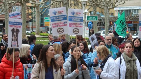 Concentración de los veterinarios de León por el uso de medicamentos | José Martín