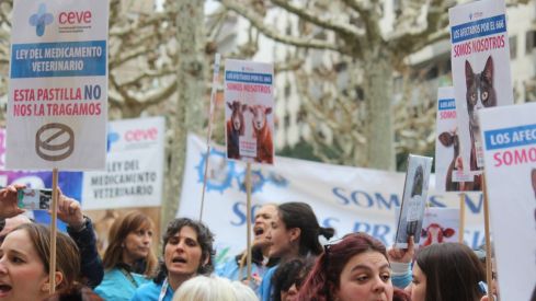 Concentración de los veterinarios de León por el uso de medicamentos | José Martín