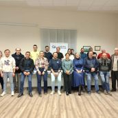 La presidenta provincial y vicesecretaria nacional de Educación y Sanidad, Ester Muñoz, durante la reunión mantenida esta semana en Villasabariego con alcaldes y portavoces del PP