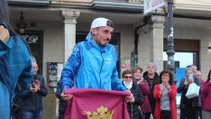 Iván Álvarez abandona su intento de batir de récord del Camino de Santiago en León: "Mi cuerpo no da más de sí"