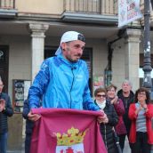 Iván Álvarez abandona su intento de batir de récord del Camino de Santiago en León: "Mi cuerpo no da más de sí"