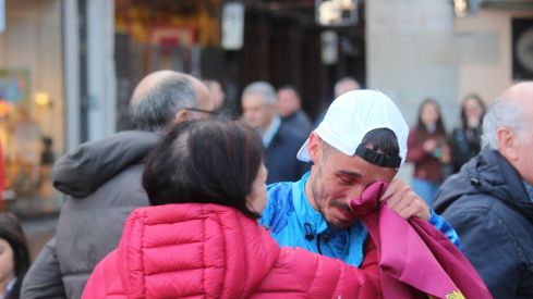 Llegada de Iván Álvarez a León tras abandonar el reto del Camino de Santiago | José Martín