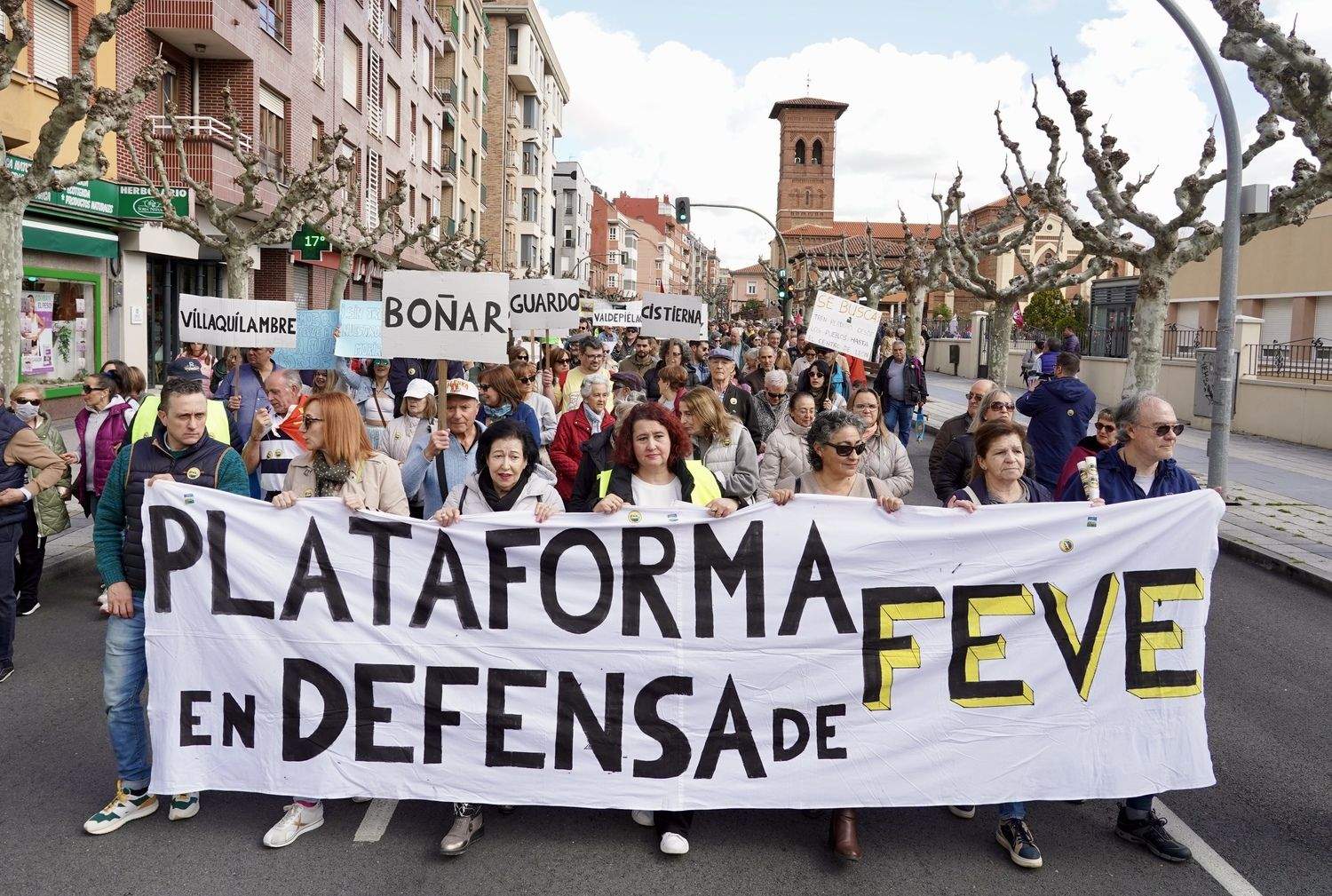 La Plataforma en Defensa de Feve en León convoca una manifestación con salida de la iglesia de Las Ventas para concluir con una cacerolada ante la Subdelegación del Gobierno | Campillo / ICAL