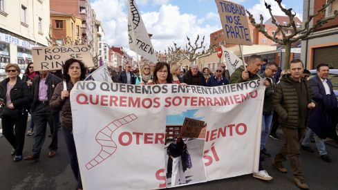 La Plataforma en Defensa de Feve en León convoca una manifestación con salida de la iglesia de Las Ventas para concluir con una cacerolada ante la Subdelegación del Gobierno | Campillo / ICAL