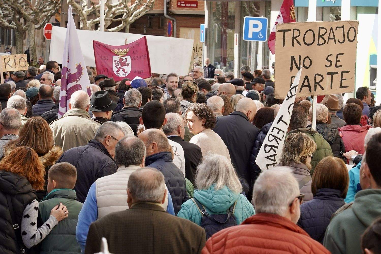 La Plataforma en Defensa de Feve en León convoca una manifestación con salida de la iglesia de Las Ventas para concluir con una cacerolada ante la Subdelegación del Gobierno | Campillo / ICAL