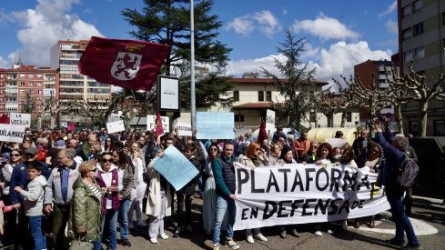 La Plataforma en Defensa de Feve en León convoca una manifestación con salida de la iglesia de Las Ventas para concluir con una cacerolada ante la Subdelegación del Gobierno | Campillo / ICAL