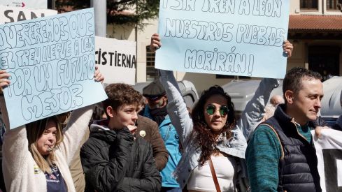 La Plataforma en Defensa de Feve en León convoca una manifestación con salida de la iglesia de Las Ventas para concluir con una cacerolada ante la Subdelegación del Gobierno | Campillo / ICAL