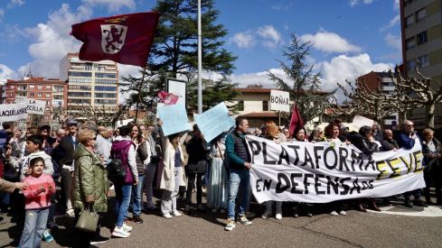 La Plataforma en Defensa de Feve en León convoca una manifestación con salida de la iglesia de Las Ventas para concluir con una cacerolada ante la Subdelegación del Gobierno | Campillo / ICAL