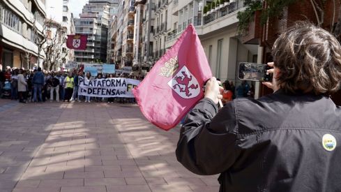 La Plataforma en Defensa de Feve en León convoca una manifestación con salida de la iglesia de Las Ventas para concluir con una cacerolada ante la Subdelegación del Gobierno | Campillo / ICAL