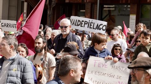 La Plataforma en Defensa de Feve en León convoca una manifestación con salida de la iglesia de Las Ventas para concluir con una cacerolada ante la Subdelegación del Gobierno | Campillo / ICAL