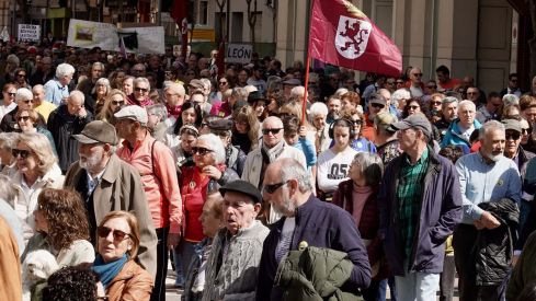 La Plataforma en Defensa de Feve en León convoca una manifestación con salida de la iglesia de Las Ventas para concluir con una cacerolada ante la Subdelegación del Gobierno | Campillo / ICAL