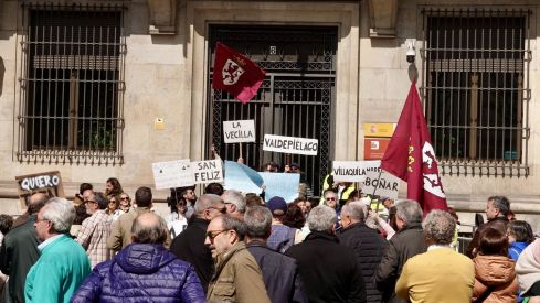 La Plataforma en Defensa de Feve en León convoca una manifestación con salida de la iglesia de Las Ventas para concluir con una cacerolada ante la Subdelegación del Gobierno | Campillo / ICAL