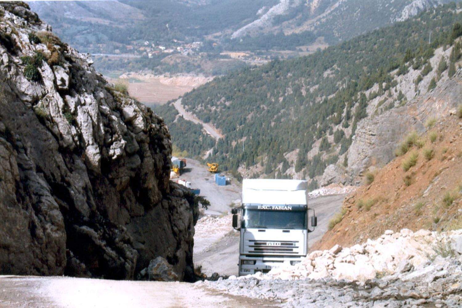 Explotación de una cantera de caliza en la provincia de León Explotación de una cantera de caliza en la provincia de León