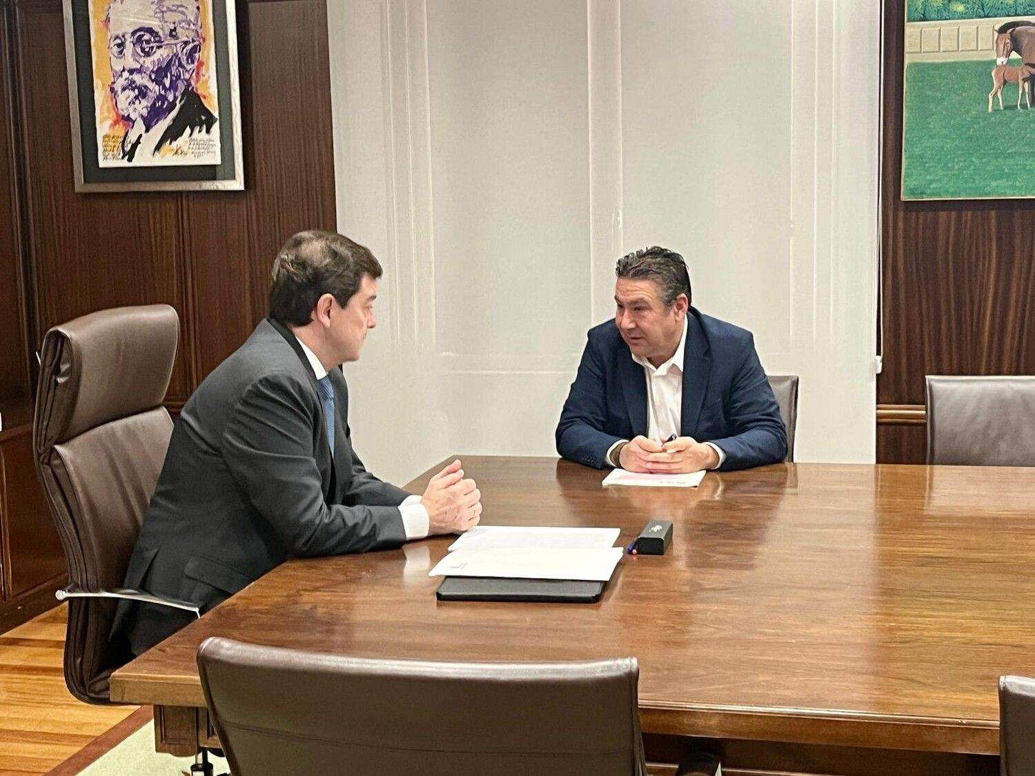 Reunión entre Luis Mariano Santos y Alfonso Fernández Mañueco Reunión entre Luis Mariano Santos y Alfonso Fernández Mañueco