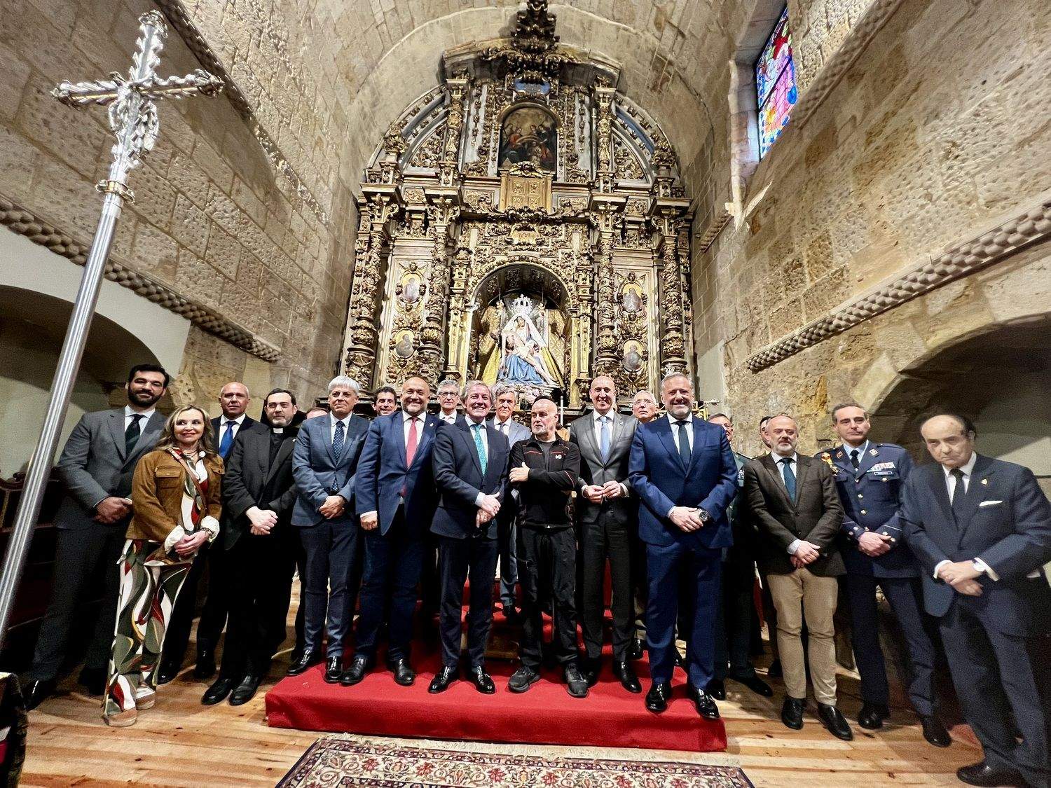 La Cámara de Comercio de León entrega el título de ‘Personaje Singular’ de la Semana Santa al fotoperiodista Mauricio Peña | Campillo / ICAL