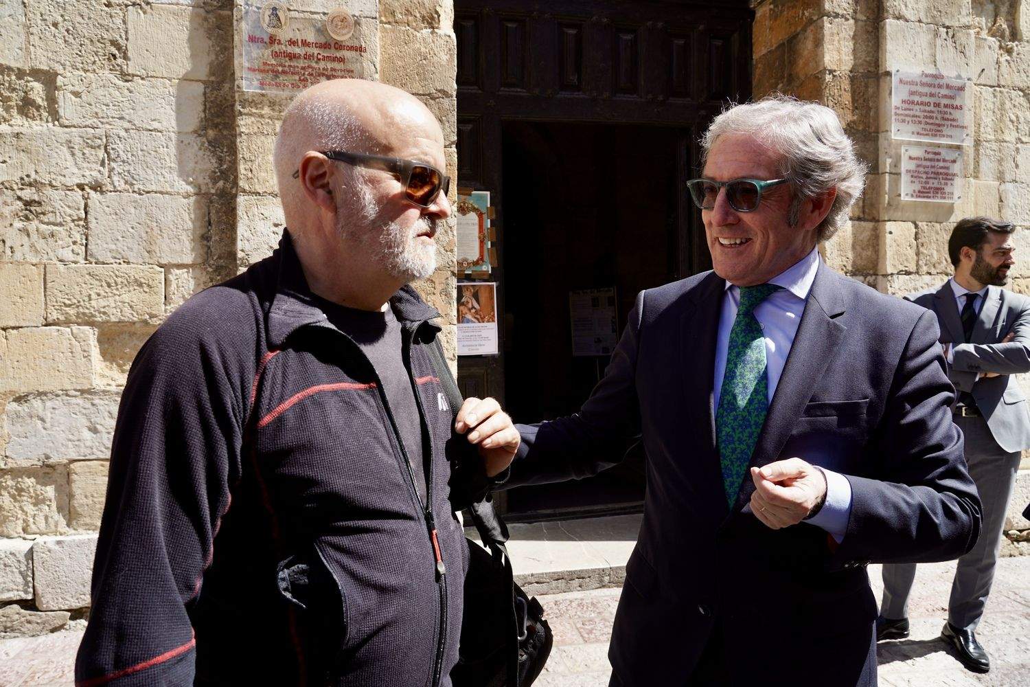 La Cámara de Comercio de León entrega el título de ‘Personaje Singular’ de la Semana Santa al fotoperiodista Mauricio Peña | Campillo / ICAL