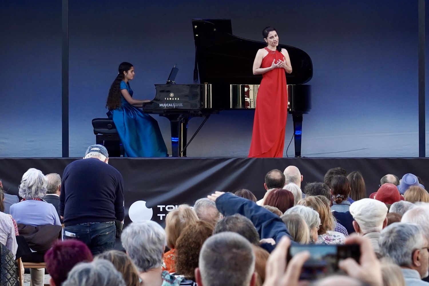 ‘La Carroza del Teatro Real’ ofrece un concierto lírico con motivo de la parada en León del ‘Tour del talento’ | Campillo / ICAL